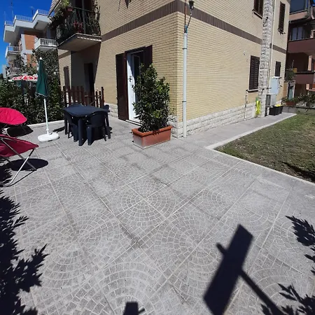 La Bouganville - Grazioso Con Giardinetto Apartman
